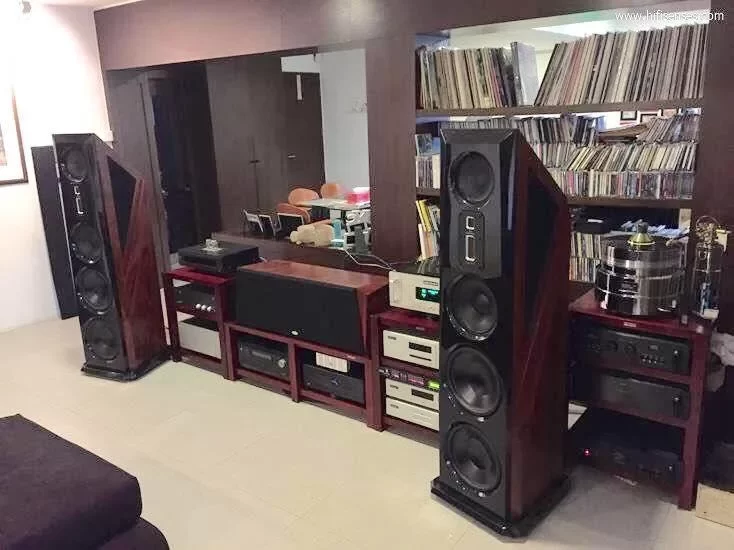 Legacy Aeris Review Image in Room